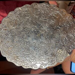 Silver plate oval trivet cornucopia patter 8" x 6"